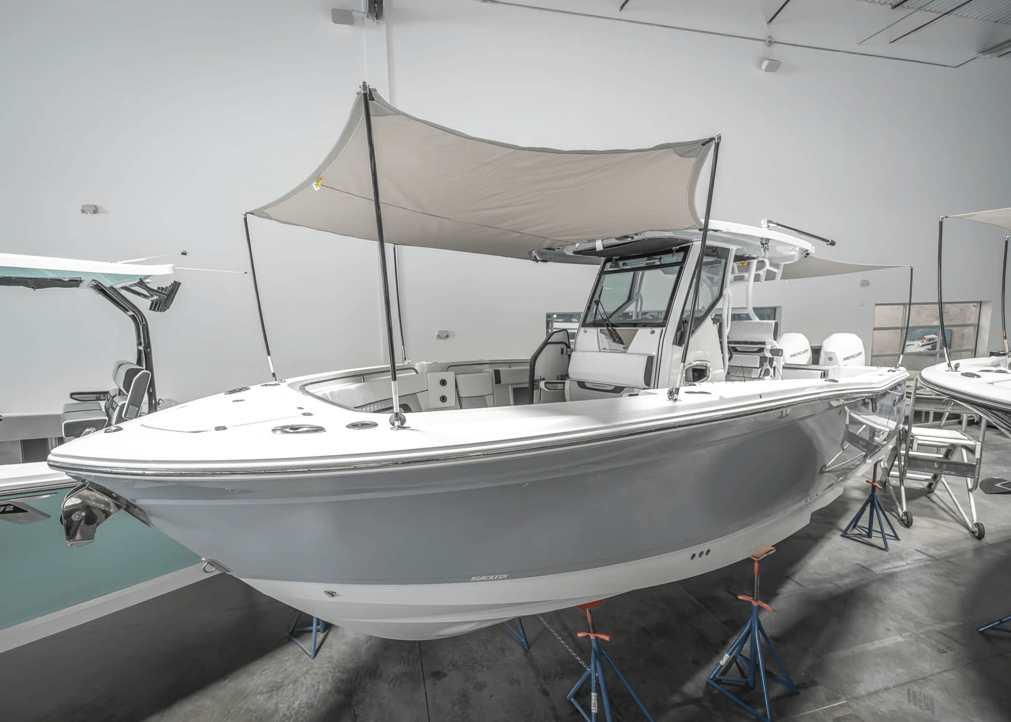 Blackfin 302CC luxurious boat model