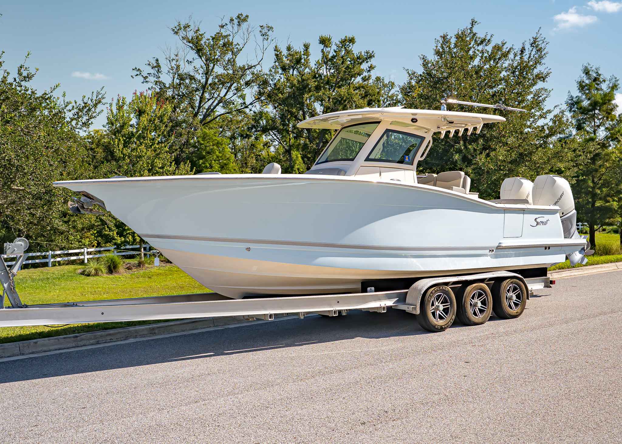 2023 Scout 305 LXF (UM-W269F) CRYSTAL BLUE